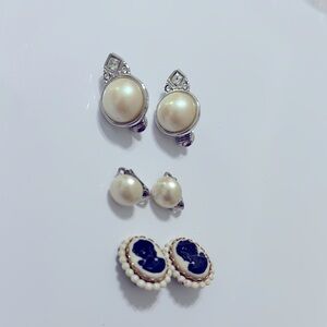 VINTAGE Elegant Pearl and Cameo Earrings Set